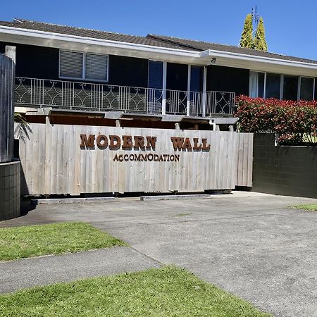 Modern Wall ケンブリッジ エクステリア 写真